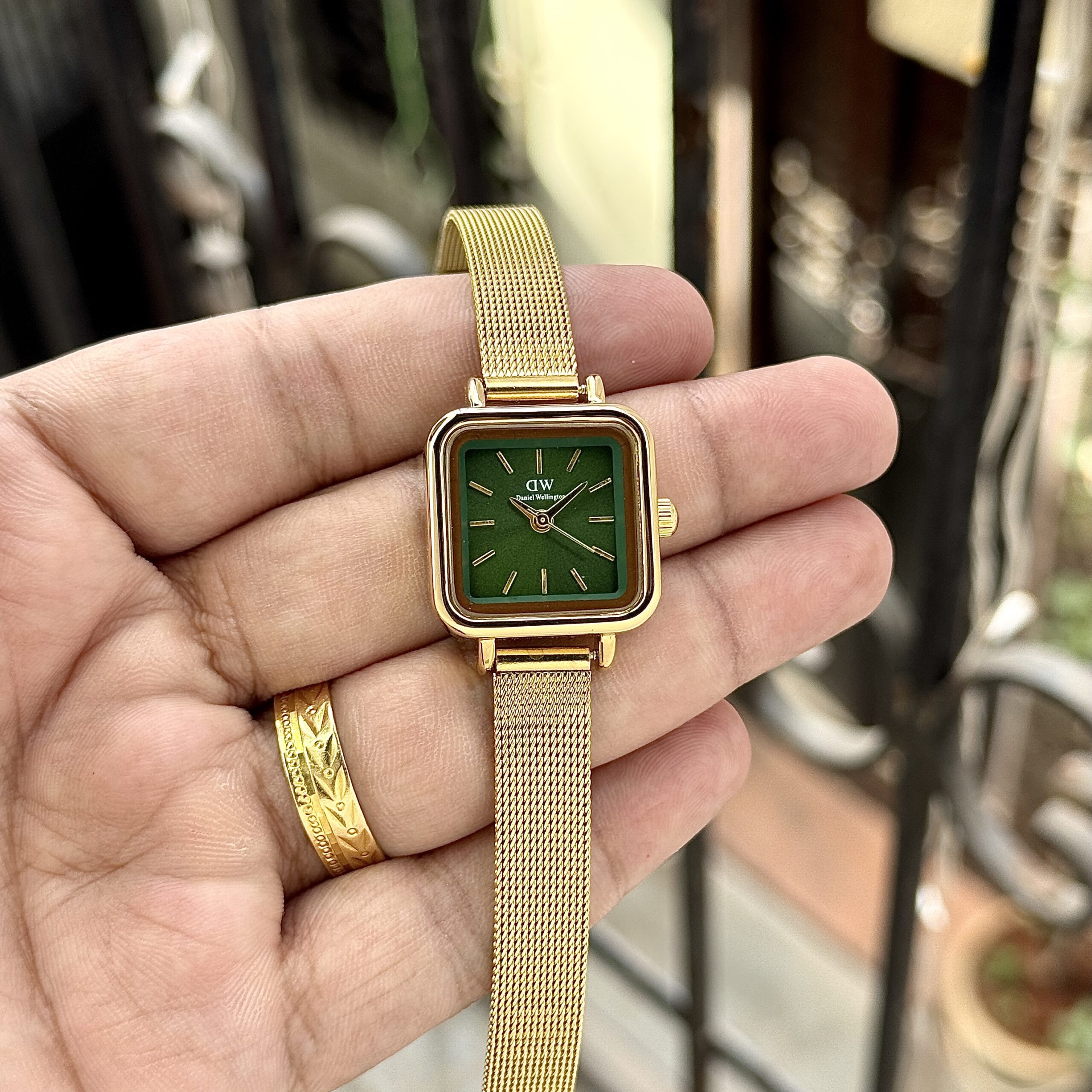 img_6095-1 Daniel Wellington Square - Image 1