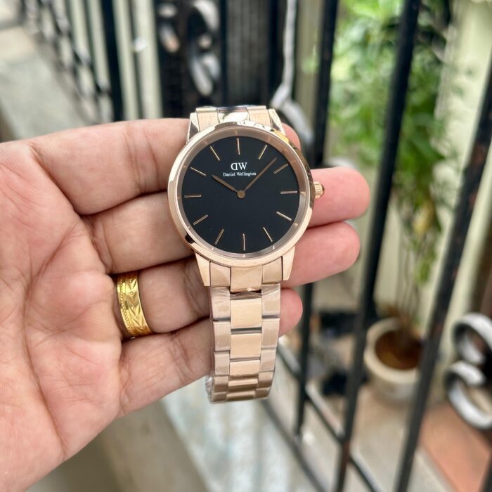 Daniel Wellington Iconic Link Watch – Rose Gold & Black Dial Edition - Image 4
